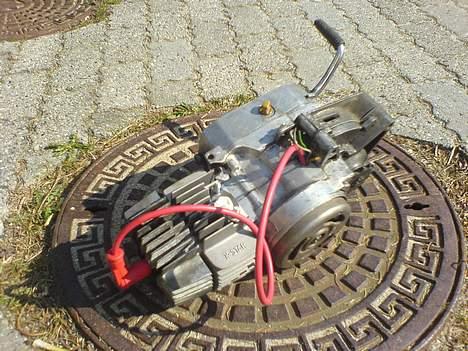 Puch Bytte TIl Zip og penge !  - hm .. det er den motor der sad på da jeg købet den ! og det bliver nok tun motor vis jeg får penge ! billede 5