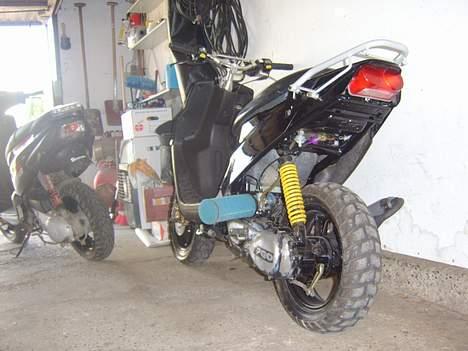 PGO Hot 50 (SOLGT) - Min gamle NRG i baggrunden.. billede 7