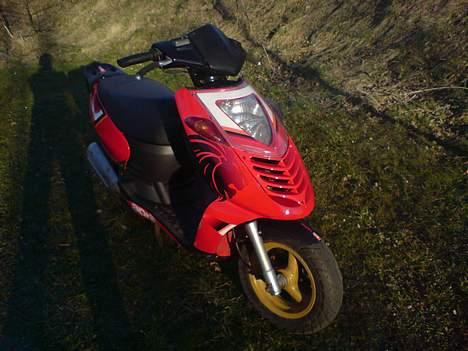Aprilia Sonic AC 50 - Ja, det er så min Sonic. Den har originale stafferinger og lak, hvilket jeg synes er fedest billede 1