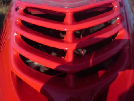 Aprilia Sonic AC 50 - Grillen, herinde bagved gemmer der sig dioder som lyser sammen med forlyset. Så tænder automatisk billede 5