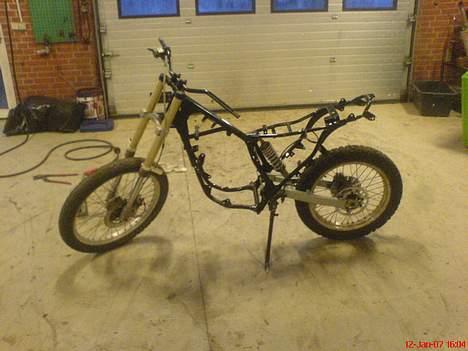 Suzuki Rmx - så lige baghjulet med skulle lige have samlet bagbremse før det kom på billede 12