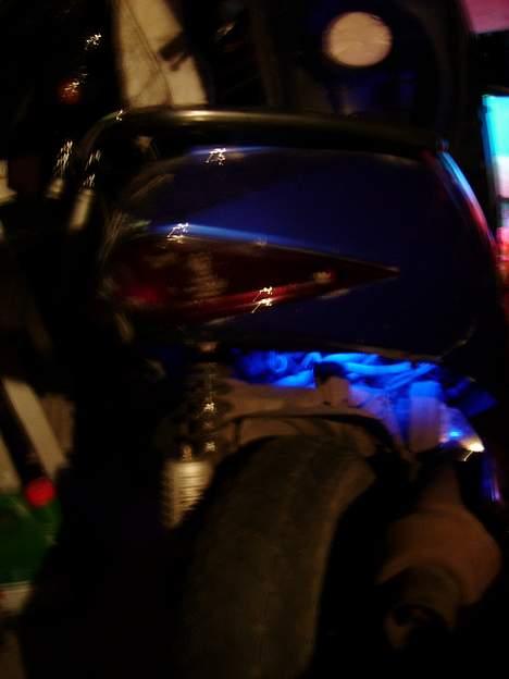 Suzuki Estilete (SOLGT) - blå lys i motor rummet..  billede 5