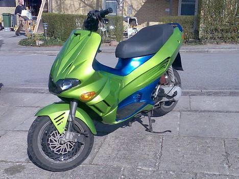 Gilera         Runner PATA NEGRA - over FEDE skive hehe :P  den er dog slet ikk ferdig i nu billede 1