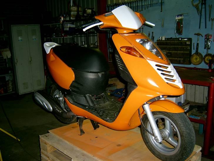 Aprilia Sonic GP (SOLGT !!) -  Så er den færdig , blev malet idag den 25 juli 2007 billede 2