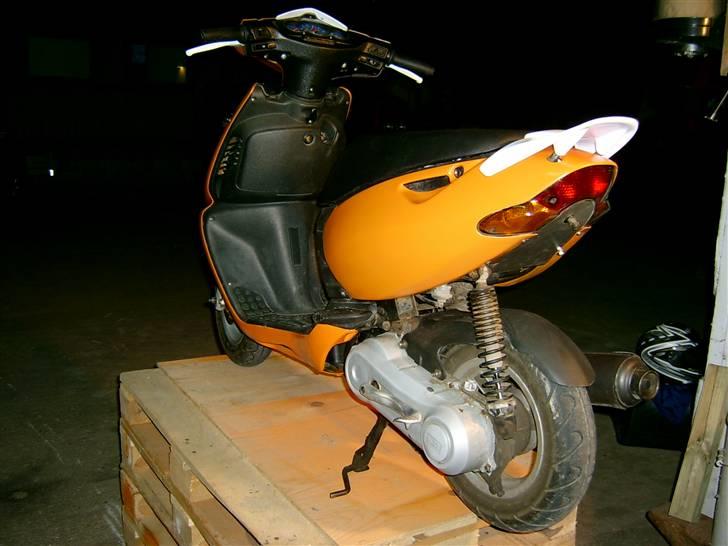 Aprilia Sonic GP (SOLGT !!) -  Så er den færdig , blev malet idag den 25 juli 2007 billede 3