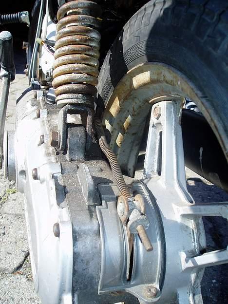 Suzuki FZ50 [SOLGT] - Bremsemekanismen og støddæmper.. billede 15