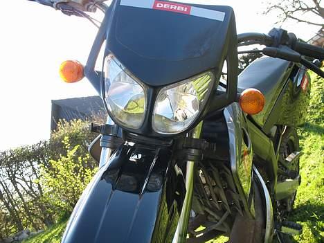 Derbi Senda SM X-treme LC DD - blinklysne skal af og så skal der sættes nogle dioder på som skal skjules! billede 3