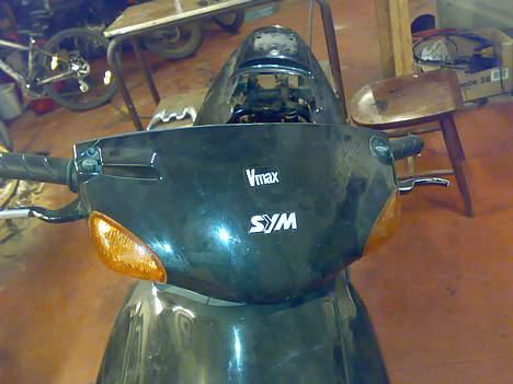 Sym Jet   |  SOLGT  | - Eneste egentlige styling på denne maskine :b IKKE mig der har sat det på ! billede 8
