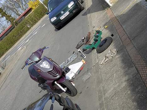 Aprilia sonic  SOLGT ! - ja når værkstedet roder og er for lille så må man rykke uden for :) billede 8