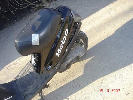 Yamaha jog fs - projekt - hul i sædet :S skal have betræk fra scootershoppen :P billede 4