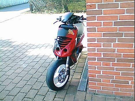 Piaggio NRG baneracer (SOLGT) billede 1