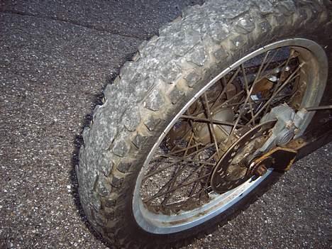 Suzuki RMX 50 *SOLGT* - Ja, det er så bagdækket, eller det der nu er tilbage af det. billede 2