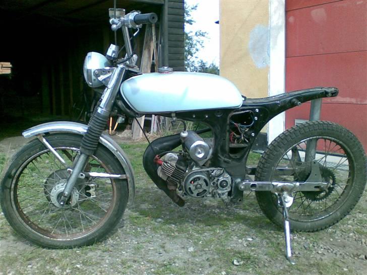 Yamaha FS1 4 gear DX - sådanne ser den ud efter en omgang vinterkørsel og 1 vask på 1-2 år og mange måneder hvor den har stået stille :D billede 13