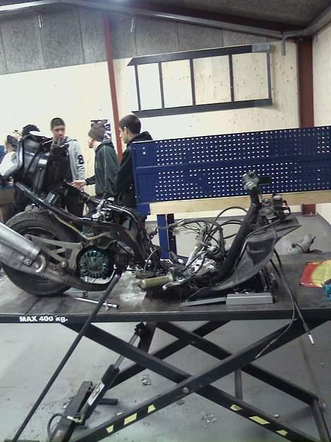 Yamaha Jog FS MHR!!! Byttet.  - Ved at sætte min sonic forgaffel på :D (lækkert)  billede 6