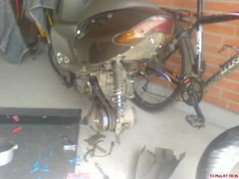 Aprilia Sonic *Skadet* - Ja :/ så punkterede jeg sku, så skulle have skiftes :) billede 7