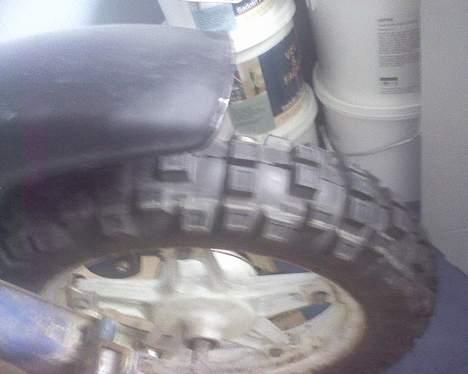 Suzuki fz50 solgt 3 Kg - Crosserdæk/ hvid fælg billede 4