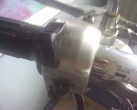 Suzuki fz50 solgt 3 Kg - Parkeringslys = *. kort = LO. Langt = HI. :) billede 17