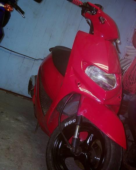 Suzuki Estilete(ferrari)  - Farven ser meget lyserød ud! men det er fordi mit cam fucker up! billede 2