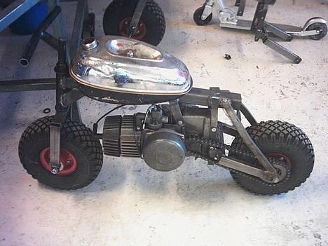 MiniBike Home made! - Vores læres bike :D Mangler bare sæde og håndtag! billede 1