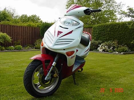 Adly Supersonic - Adly forfra billede 1