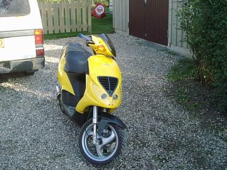 Piaggio NRG < TiL SalG > - det gule lyn... hehe billede 1