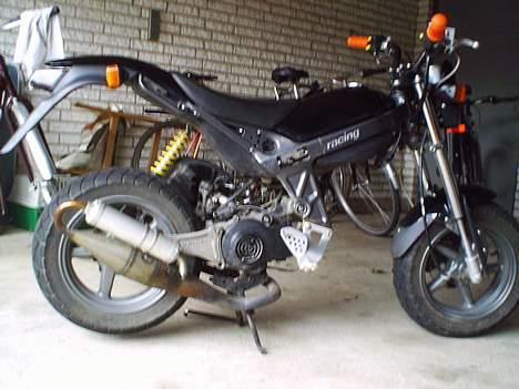 Suzuki street magic ( SOLGT ) - "Dyret" set fra højre side billede 1