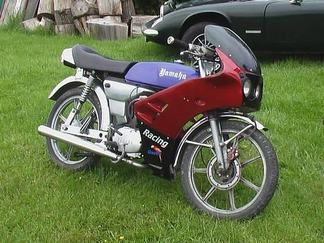 Yamaha 4 g DX - Min dejlige yams med fuldkåbe. (Hverken kåbe, fælge el. knallert er til salg) billede 1