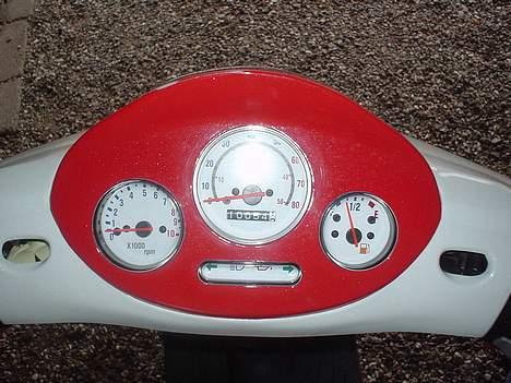 Adly SuperSonic - Omdrejning, Kilometertæller, Benzin og Hastighedstæller billede 3