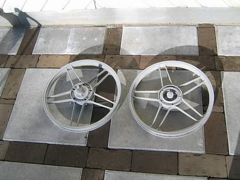 Puch maxi k (PROJEKT) - fælge lignet op hamre nice:D sandblæst. billede 2