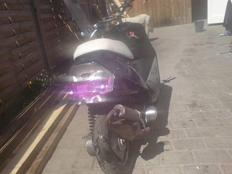 Yamaha jog  solgt - nye skjolde billede 1