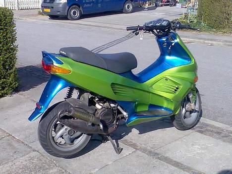 Gilera         Runner PATA NEGRA - jaah ikk et så godt billede med de bliver alle sammen udskiftet nar den er færdig billede 5