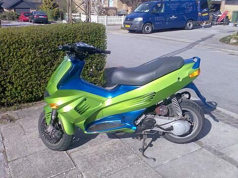 Gilera         Runner PATA NEGRA - jaah ikk et så godt billede med de bliver alle sammen udskiftet nar den er færdig billede 7