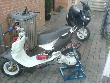 CPI IKKE SKRIV HER  SOLGT - Her sår den så sammen med min costum sonic som mangler ydre skjolde men de kommer snart på billede 6