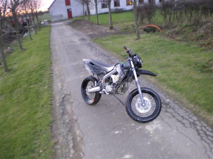 Derbi Senda Sm ^^ SOLGT! - najs lygte.. er dog malet nu, Blanksort :D billede 7