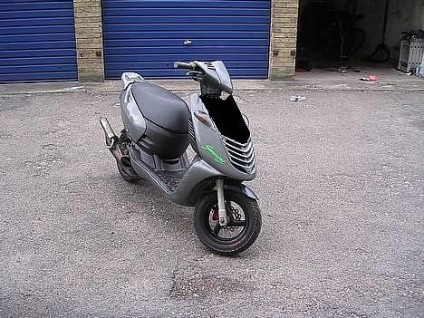 Aprilia sonic gp   ( byttet ) - det store glaz kommer snart hjem fra toner.. det blir helt mærkt tonet.. venter bare på det kommer ind af døren billede 1