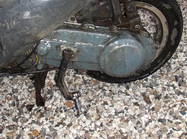 Piaggio Zip 45'er - solgt - Kickstartenen går ikke op af sig selv igen, så den hænger bare der... billede 10