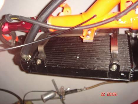 Yamaha Slider LC DD SOLGT. - Det lækre kølerophæng hvor  køleren hænger i gummi billede 14