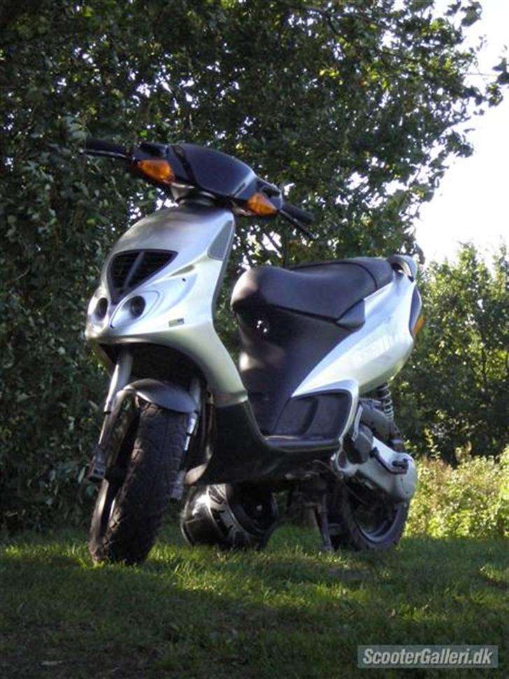 Piaggio NRG AC  - Da jeg lige havde købt den :P billede 1