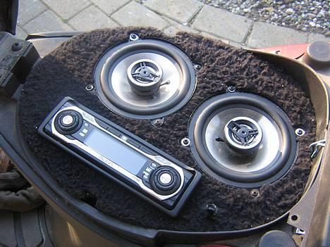 Gilera Stalker [Solgt] Miss you  - » 2X200 W højtaler mærke Xzound. CD afspiller er også Xzound det er 4X40 W - X7  med USB  ( Kommer en ny )  billede 8