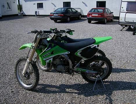 Kawasaki Kx 125 cc. Solgt :) - Kommer flere billeder :D her står den sammen med 85´eren billede 1