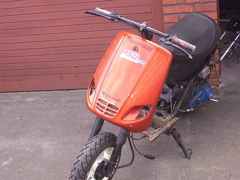Piaggio [Zipzilla] | SOLGT | - jeg skar sgu lii frontskjoldet til så jeg sys det passede billede 7