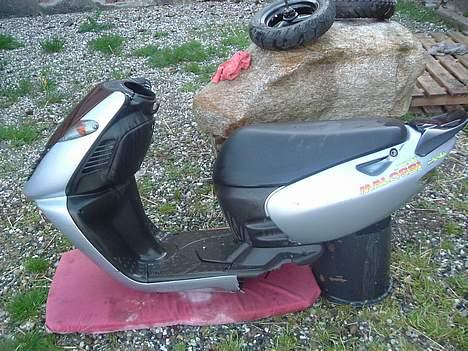 Aprilia Sonic - SOLGT! - - Skjoldene løst sat sammen (: billede 2