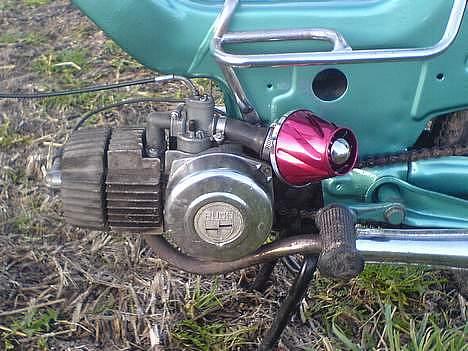 Puch KL. - Ja, Det er så moteren, og det røde power filter. billede 2