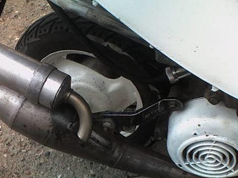 Yamaha Jog fs byttet til pmx - mig og bror malede den lige for sjovt =) billede 9