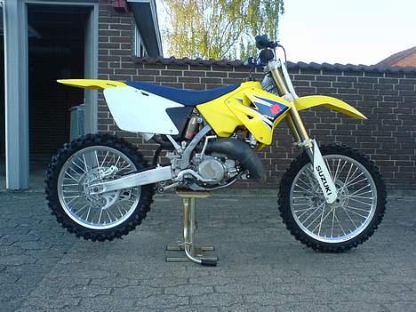 Suzuki RM 125 cc. SOLGT billede 1