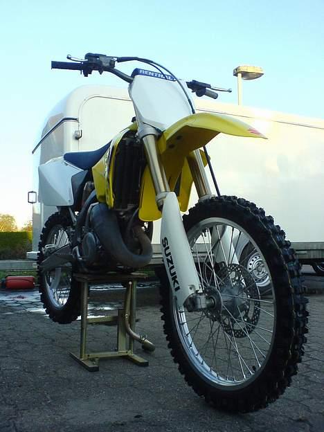 Suzuki RM 125 cc. SOLGT billede 5