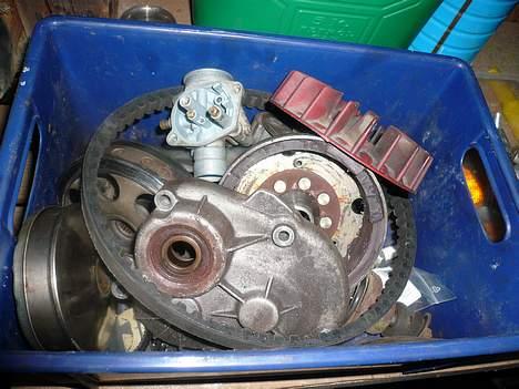 Piaggio zip (solgt) - der er næsten en komplet zip motor billede 3