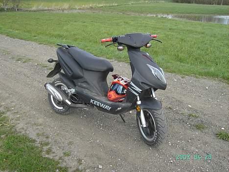 Keeway FocusNeon-scooter - med den nye tk-udstødning og støddæmper od meget mere:P  billede 4