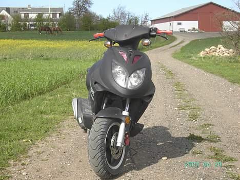 Keeway FocusNeon-scooter - med den nye tk-udstødning og støddæmper od meget mere:P  billede 5