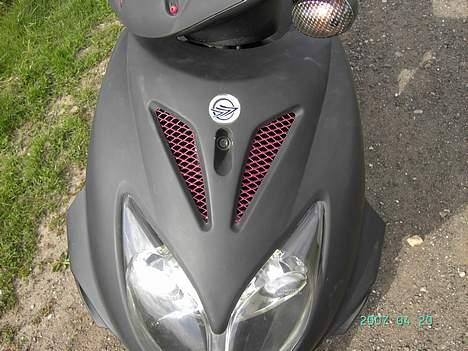 Keeway FocusNeon-scooter - med den nye tk-udstødning og støddæmper od meget mere:P  billede 6